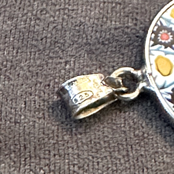 Gorgeous Flower Daisy Pendant - Picture 6 of 8